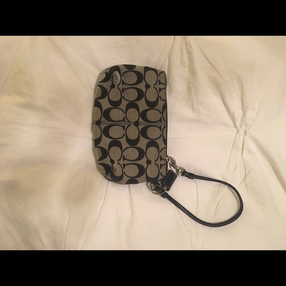 Coach wristlet with black leather detailing - Picture 2 of 2